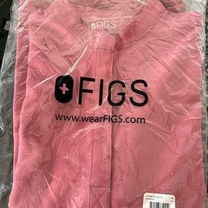 BRAND NEW IN BAG. Figs Raphela top in Quartz. Size XS